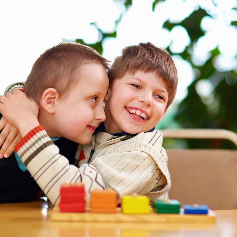 ninos_discapacitados_felices_escuela